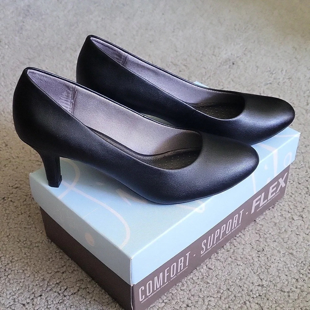 Shoes - Picture 5 of 6